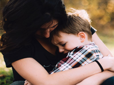 mom comfort sick child